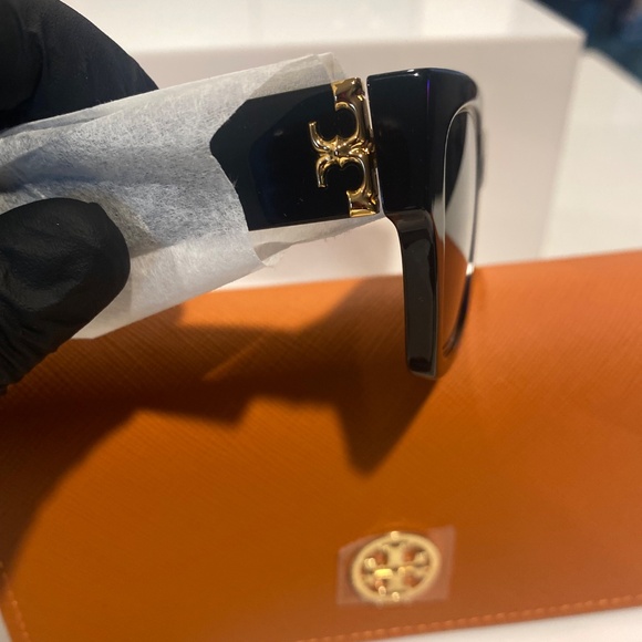 Tory Burch Sunglasses main image 4